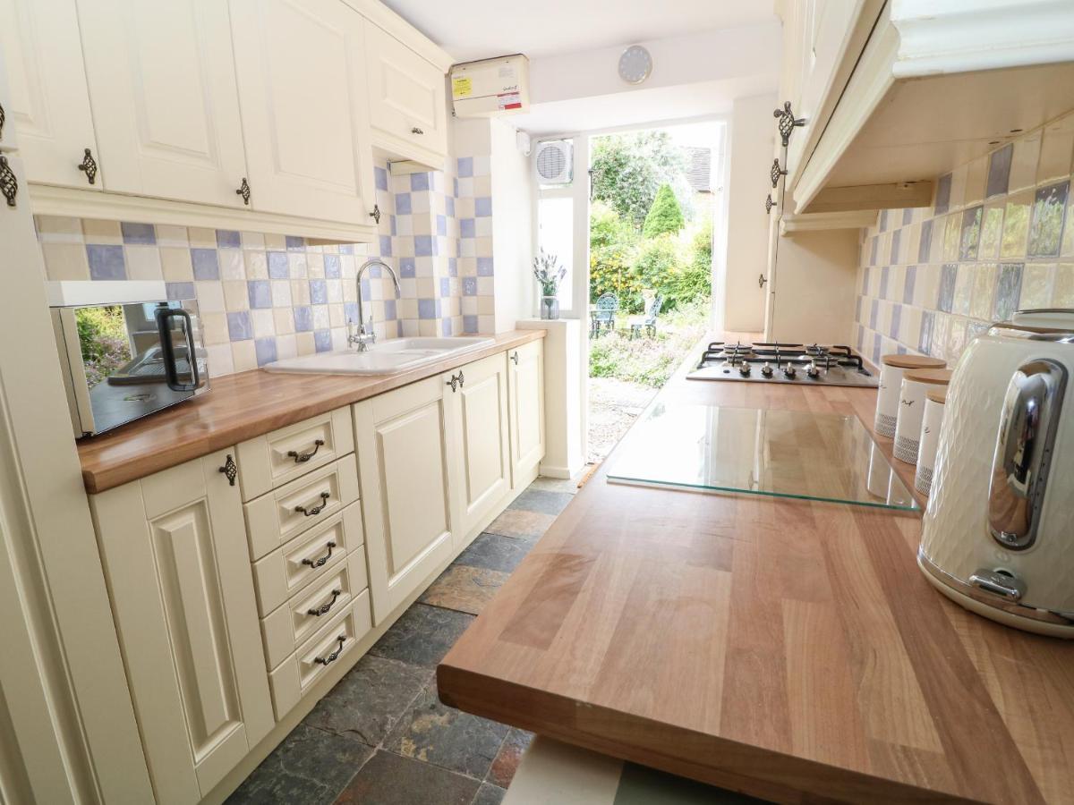 بورتون أُنذ ووتر Tuesday Cottage المظهر الخارجي الصورة