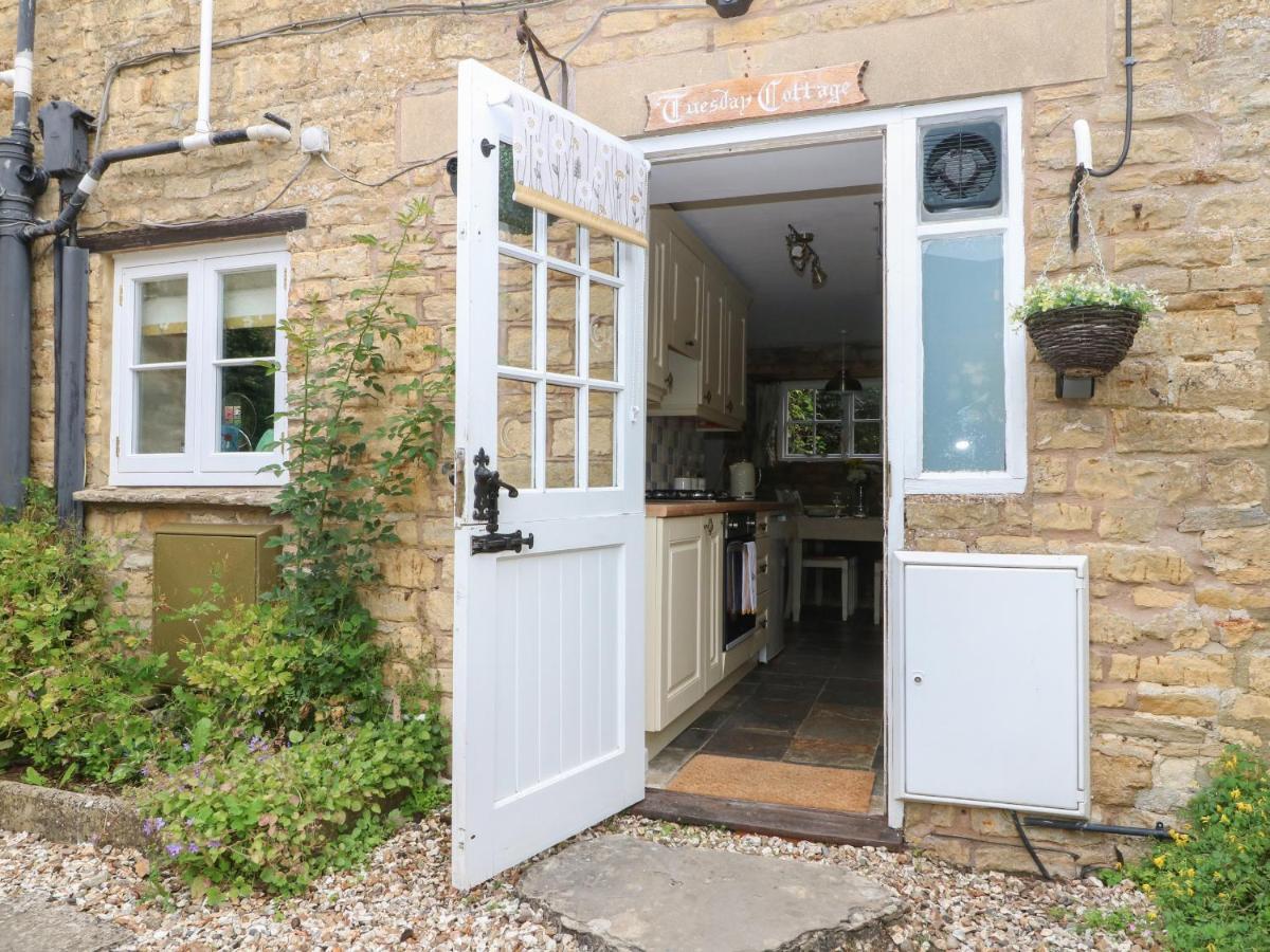 بورتون أُنذ ووتر Tuesday Cottage المظهر الخارجي الصورة